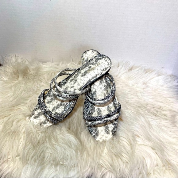 Express Black and White Open-Toed Sandals Sz-7 - Picture 2 of 5